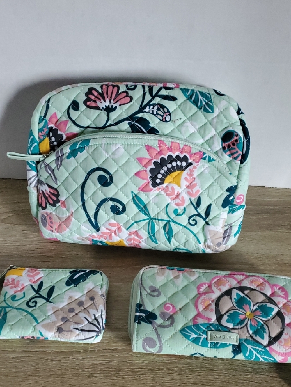 Vera Bradley Mint Flowers Carson East West Tote with Matching Accessories - Picture 5 of 9